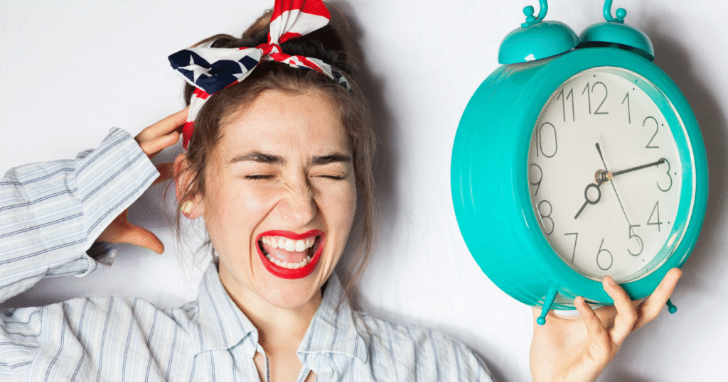 ama dormir e detesta acordar cedo